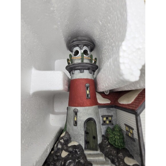 Dept 56 New England Village Series Lighted 1994 Pigeon Head Lighthouse 5653-7 - Picture 12 of 13